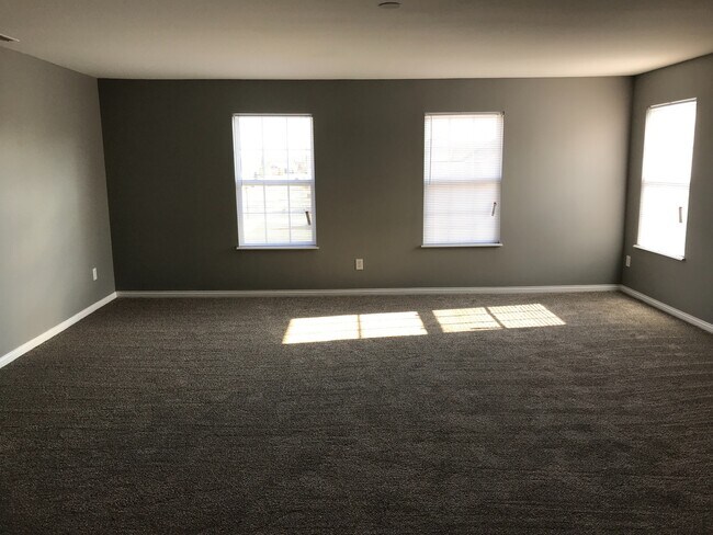Building Photo - Greenfield - 4 Bedroom