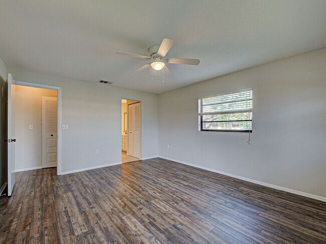 Building Photo - 2BD/2BA Mission Lakes Condo