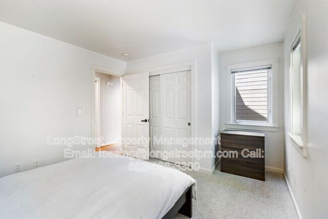 Building Photo - 10247 NW Village Heights Dr