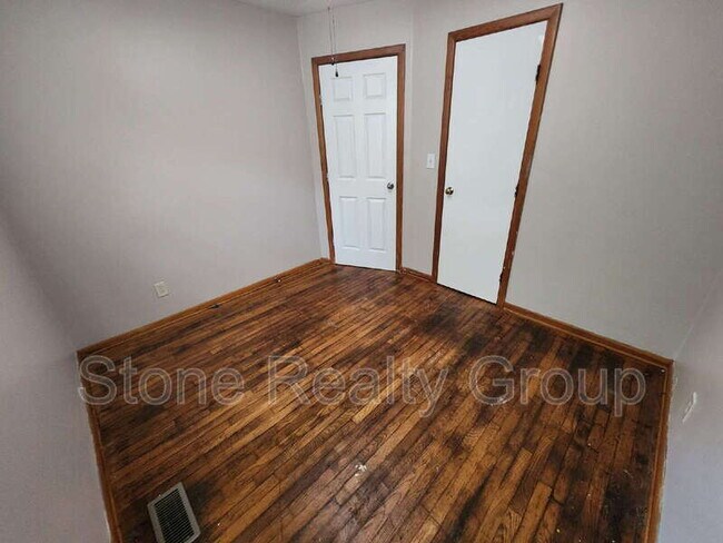 Building Photo - 2401 E Harlan Dr