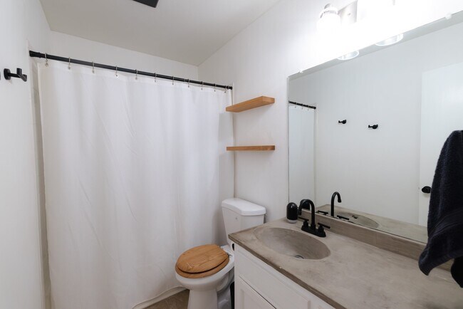 Building Photo - 1606 Gatlinburg Dr
