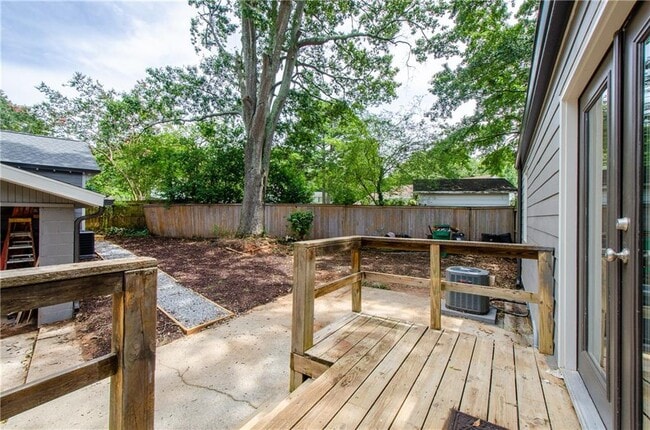 Building Photo - 729 Sunnybrook Dr