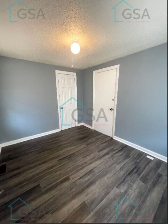 Building Photo - 2 Bedroom 1 Bath MOVE IN SPECIAL 1/2 OFF FIRST MONTH'S RENT