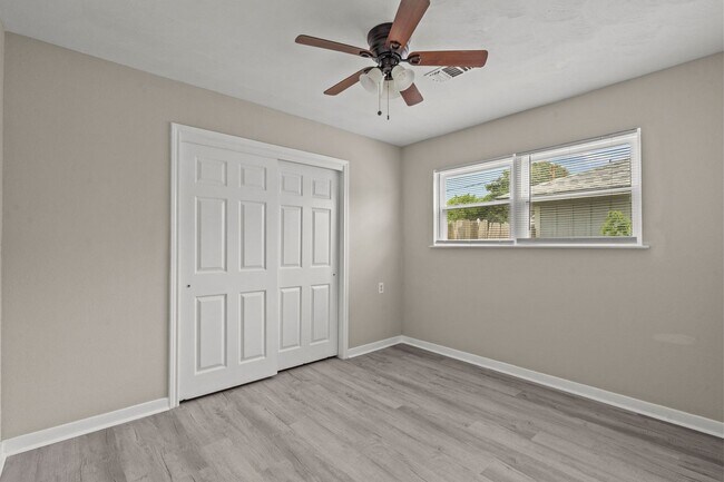 Building Photo - Great 3 Bedroom close to the Beach!