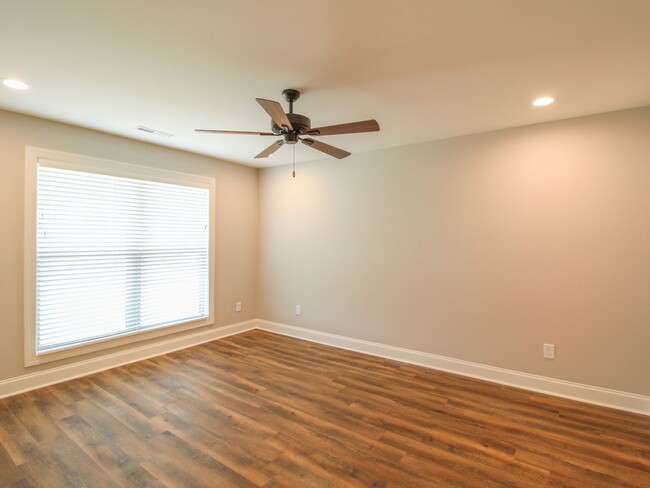 Building Photo - August Rent Special! $125 Rent Credit Per ...