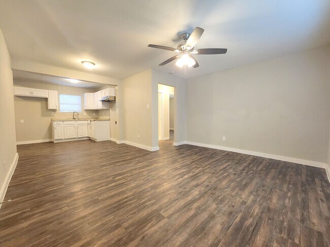 Building Photo - 1106 2nd Ave N