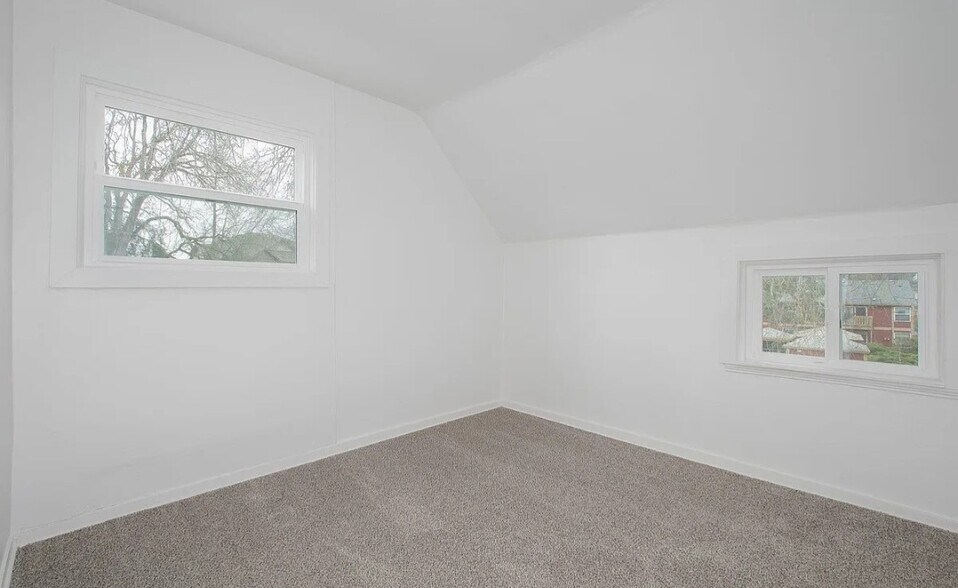 2nd Bedrrom - 2285 SW Briggs Rd