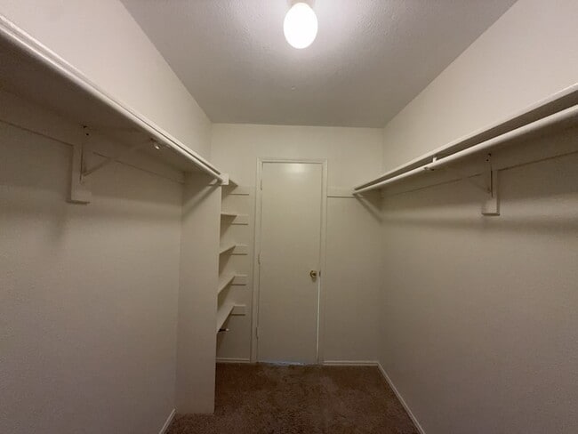 Building Photo - 317 Oak Meadow Ln