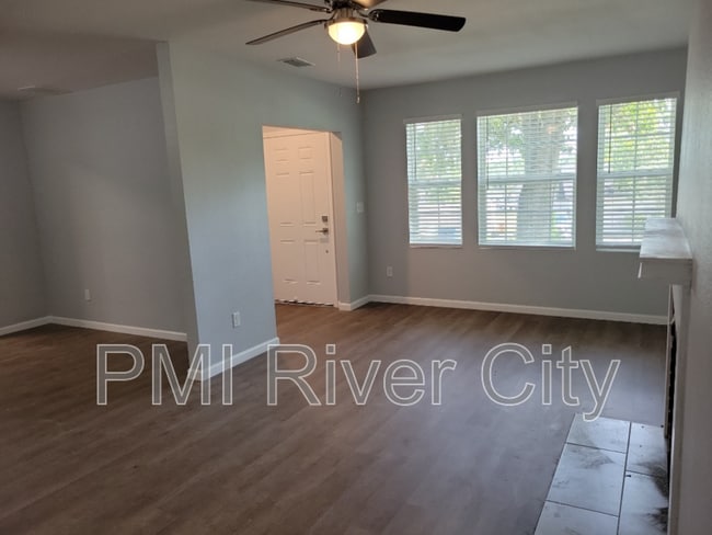 Building Photo - 1356 River Hills Cir E