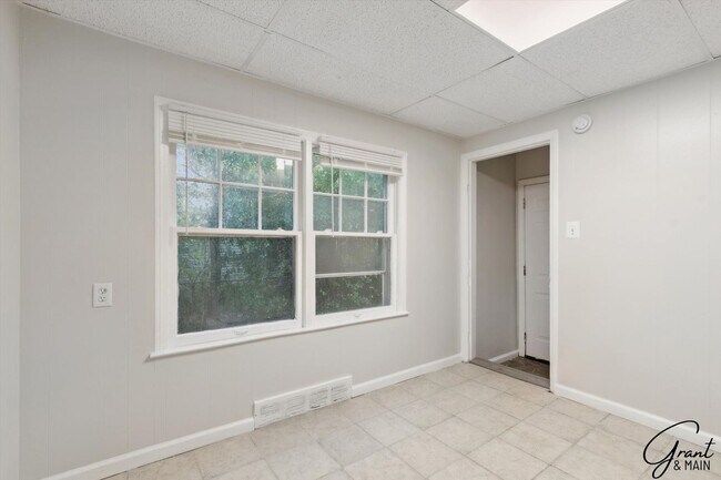 Building Photo - 4082 Hereford St