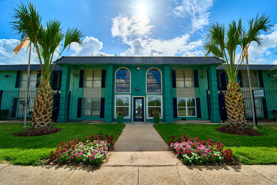 Primary Photo - Linda Vista Apartments