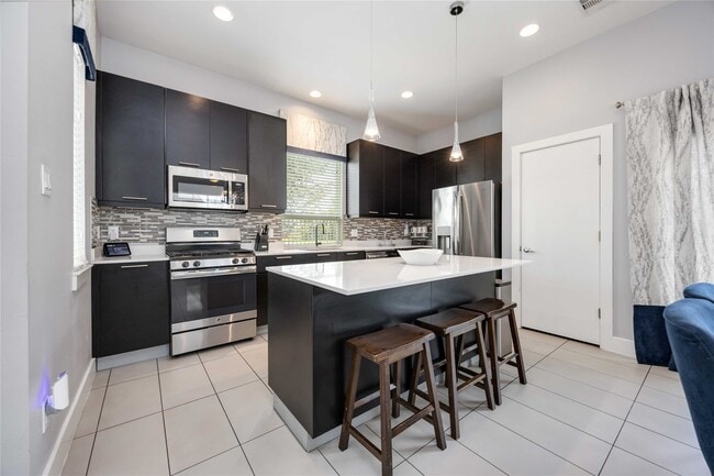 Building Photo - 1854 Dan St