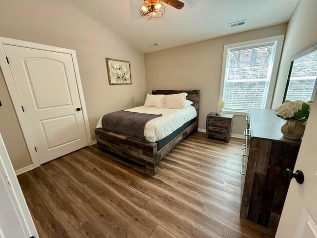 Building Photo - 813 Eaton Hollow Rd SW