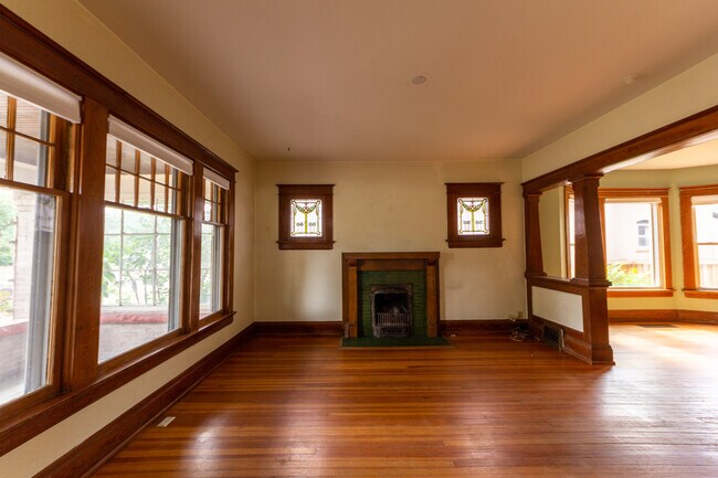 Building Photo - 2621 N York Ct