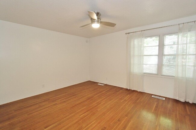Building Photo - 1210 N 20th St
