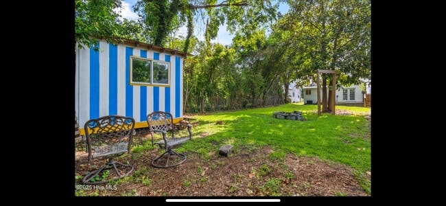 Building Photo - 609 N 10th St