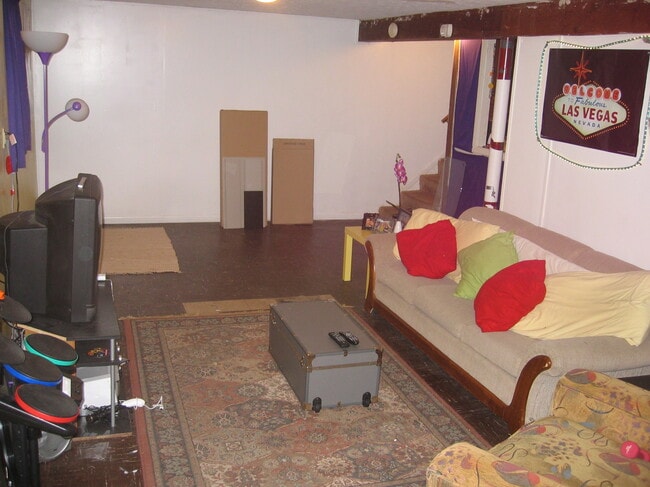 Building Photo - 526 Spartan Ave