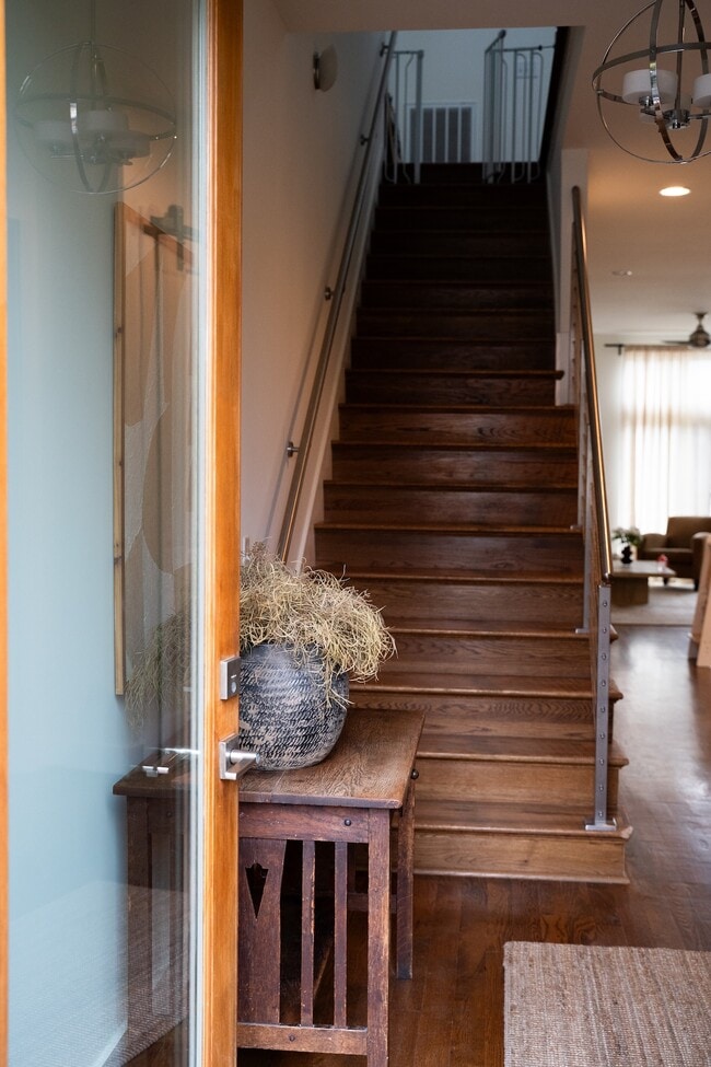 Building Photo - 424 36th Ave N