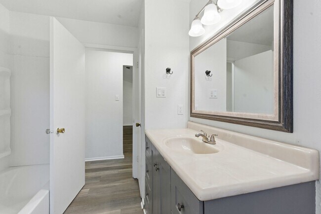 Building Photo - Amazing in Arlington