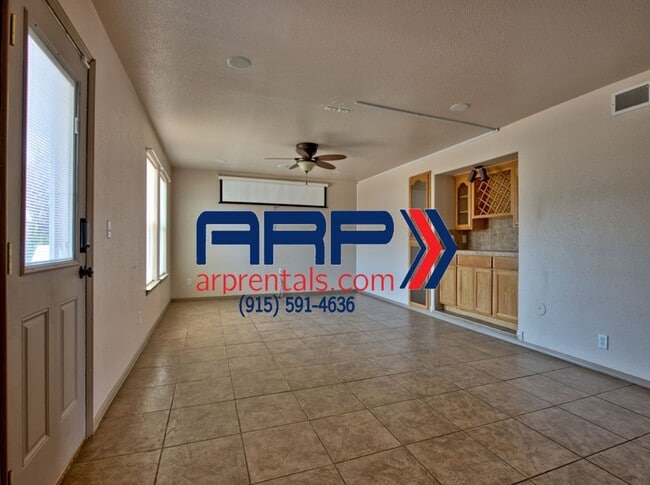 Building Photo - SPACIOUS AND ELEGANT EASTSIDE HOME