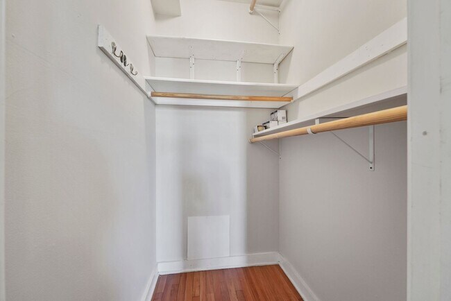 Building Photo - 1/2 off 1 month’s rent for a lease start b...