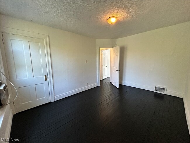 Building Photo - 507 Cedar Ave