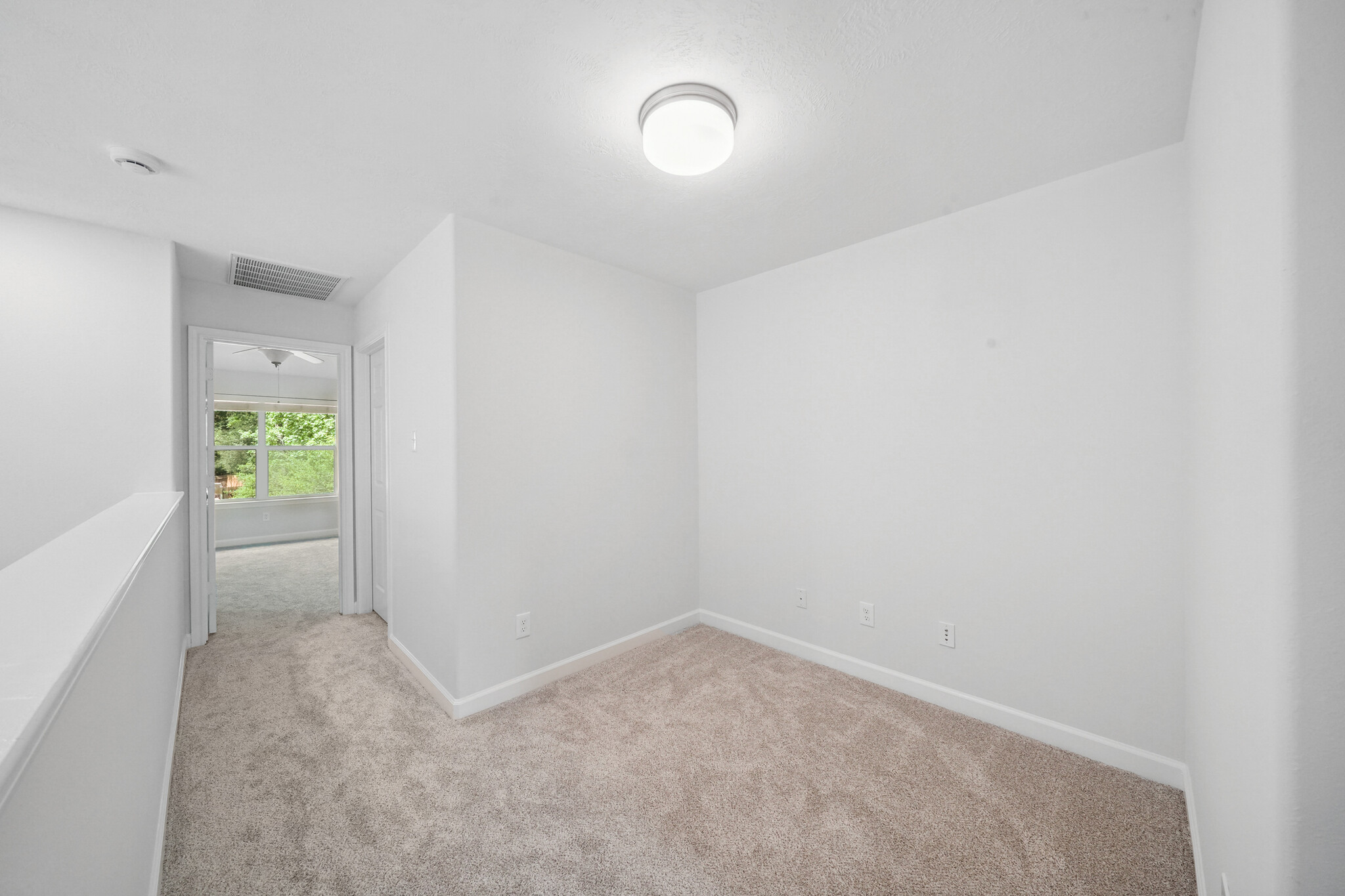 Building Photo - 10 Fairlee Ct