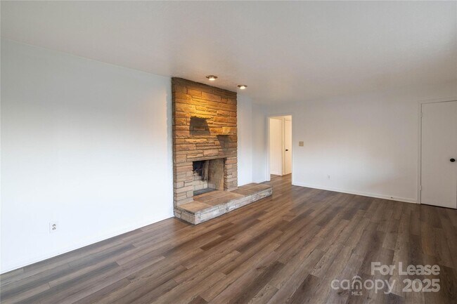 Building Photo - 44261 US-52