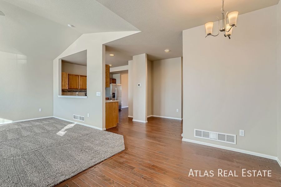 Building Photo - 710 Finch Dr
