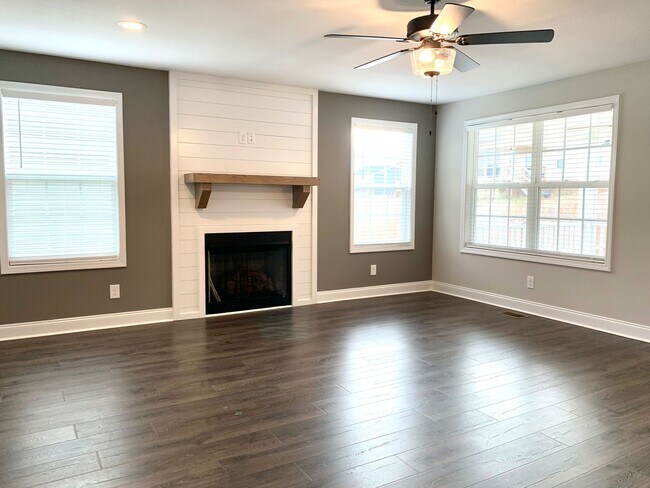 Building Photo - 712 Banister Dr