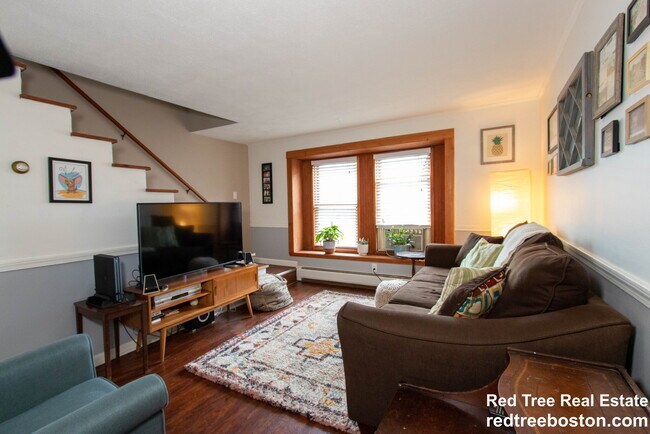 Building Photo - 62 Thorndike St