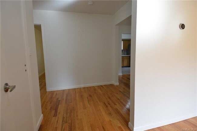 Building Photo - 190 Midland Ave