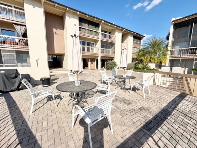 Building Photo - Altamonte Springs  - 2 Bedroom, 2 Bathroom - $1,595.00