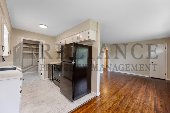 Building Photo - 2210 W Dallas St