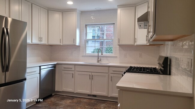 Building Photo - 2922 Hostetler St