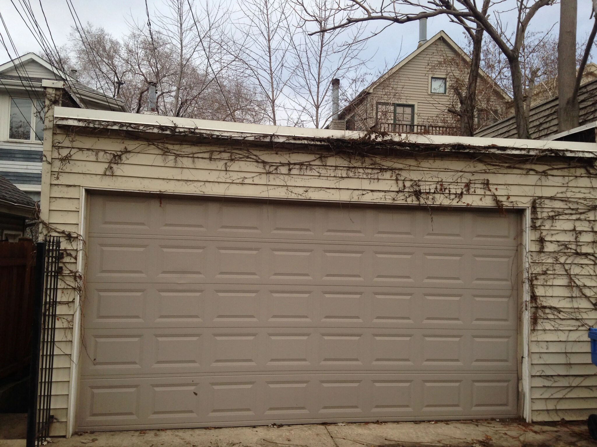Building Photo - 2233 N Janssen Ave