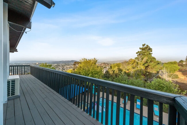 Building Photo - 5048 Bluff Pl