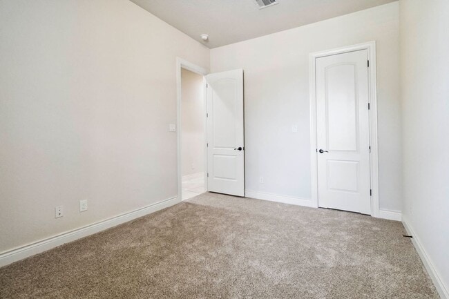 Building Photo - 944 Wilderness Oaks