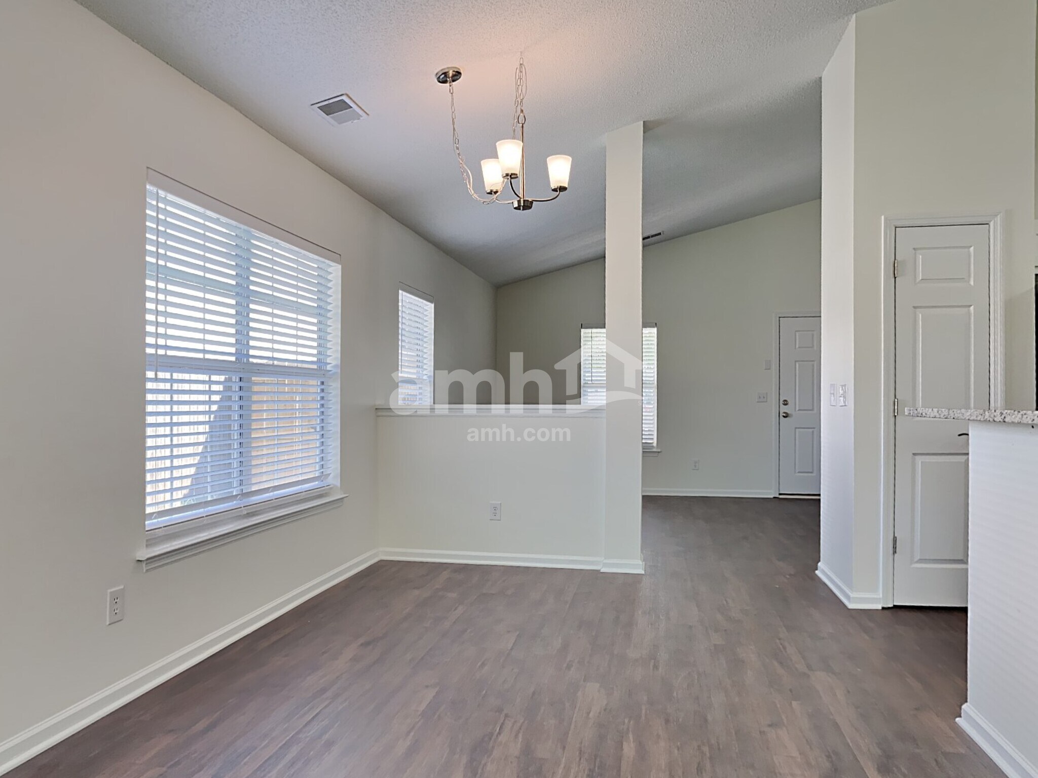 Building Photo - 114 Blue Jasmine Ln