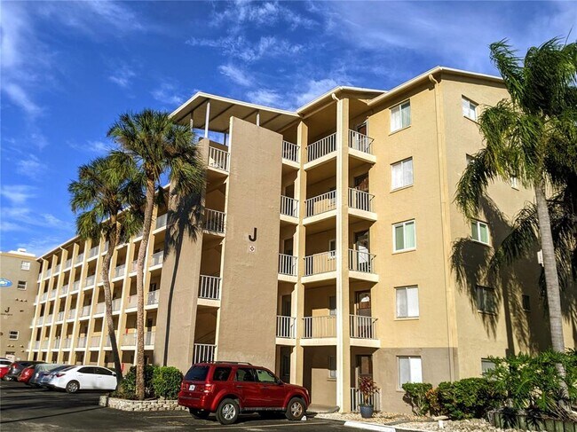 Building Photo - 3665 Lake Bayshore Dr