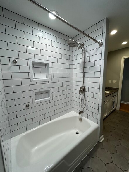 Building Photo - 1008 Lambeth Dr