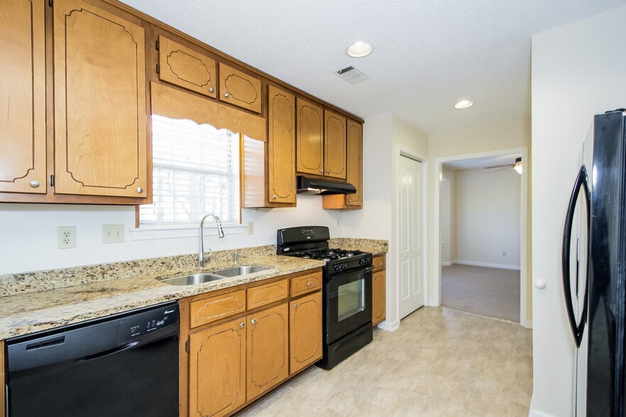 Building Photo - 408 Streamview Ln