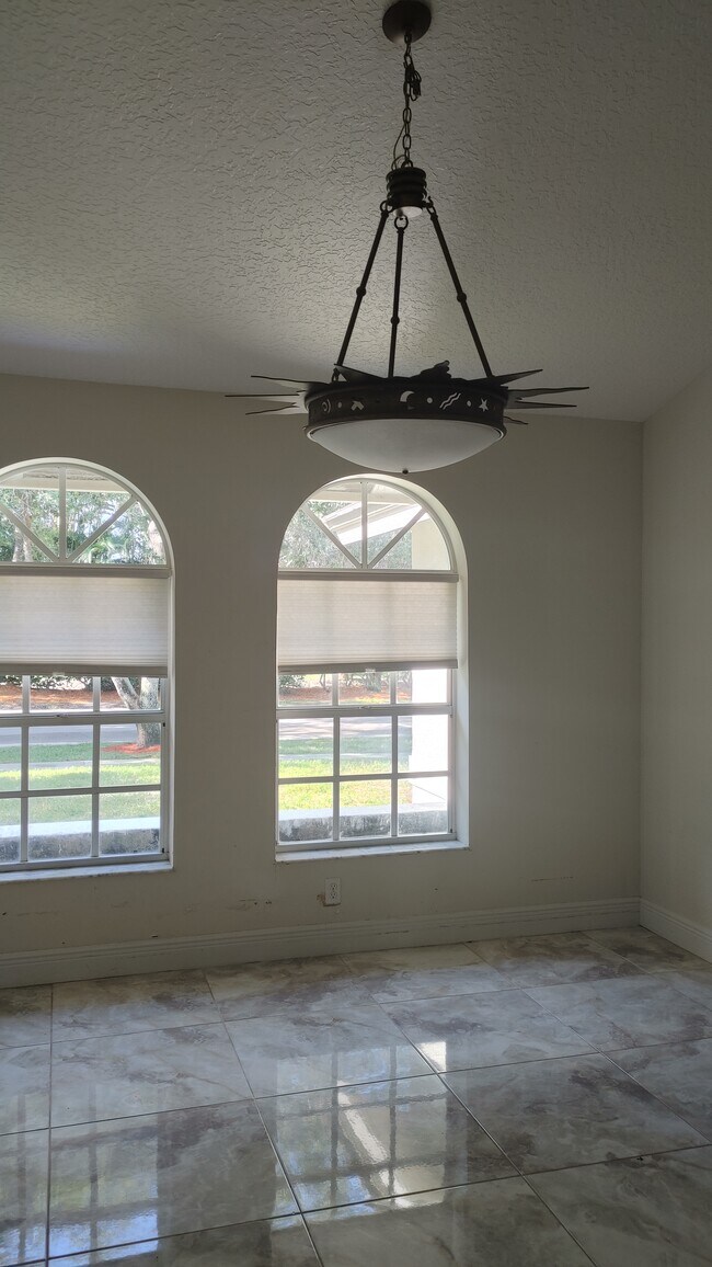 Building Photo - 6325 Winding Lake Dr