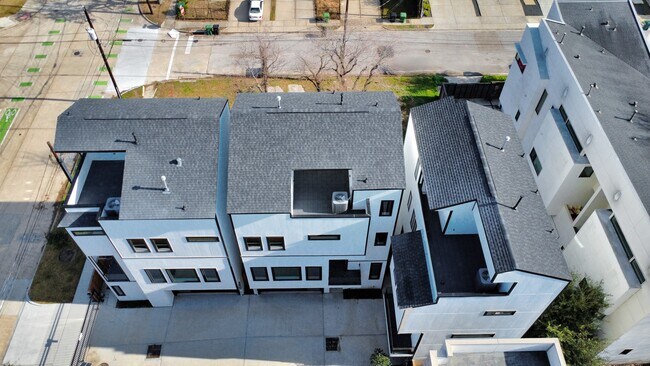 Building Photo - 3407 Hutchins St