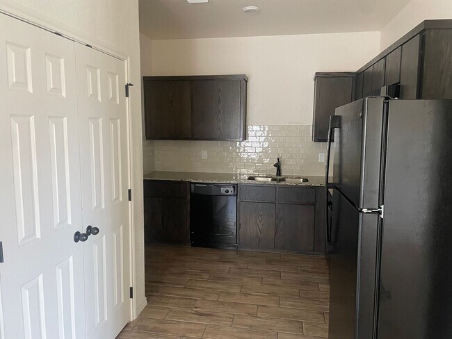 Building Photo - 2409 Alterman Dr