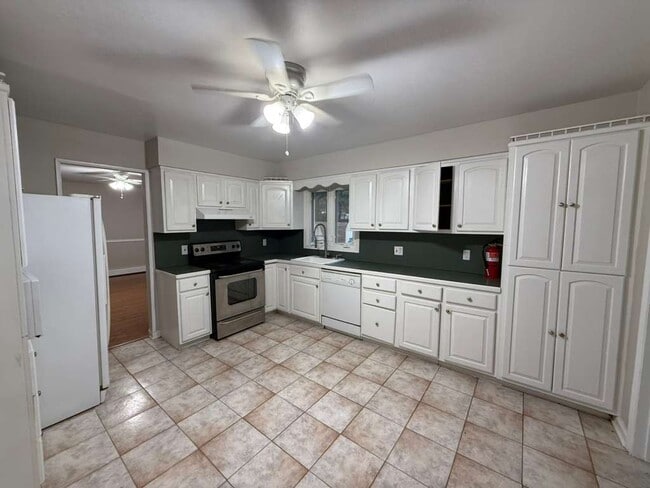 Building Photo - 153 Cedar Swamp Rd