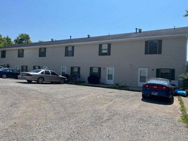 Building Photo - 378 River St