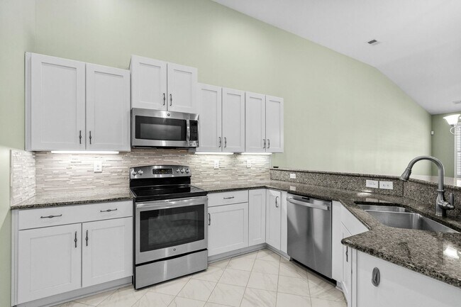 Building Photo - 156 Parmelee Dr