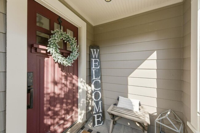 Building Photo - 1212 Mills Ave