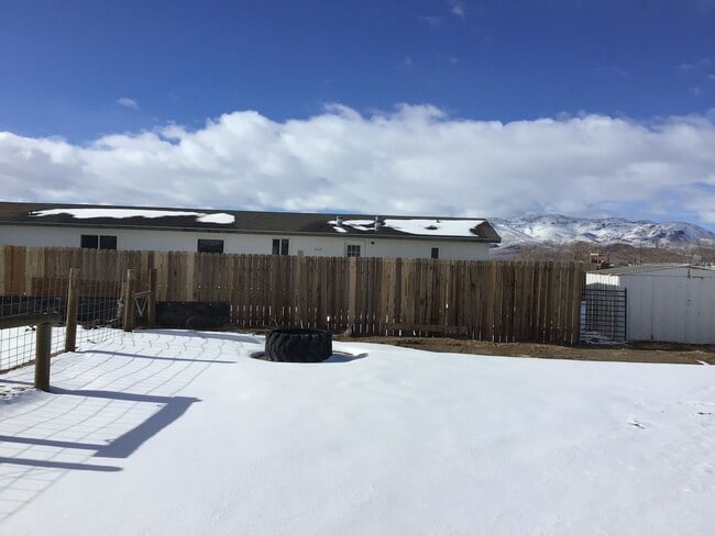 Building Photo - Horse Property - Four Bedroom Manufactu...